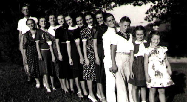JohnKateAndKids19380904.jpg (50543 bytes)