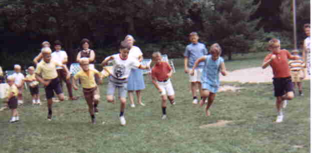 Family picnic June 21, 1969B.jpg (13333 bytes)