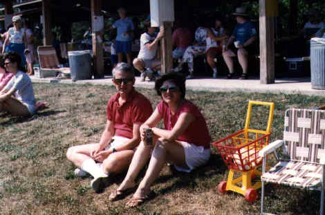 family2picnic88.jpg (71892 bytes)