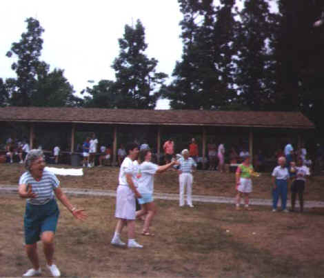 eggs2picnic91.jpg (29123 bytes)