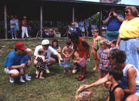 baby1picnic92.jpg (49504 bytes)