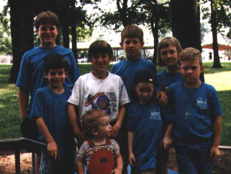kidsPicnic94.jpg (33592 bytes)