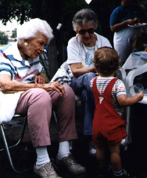 kidpicnic95.jpg (35200 bytes)