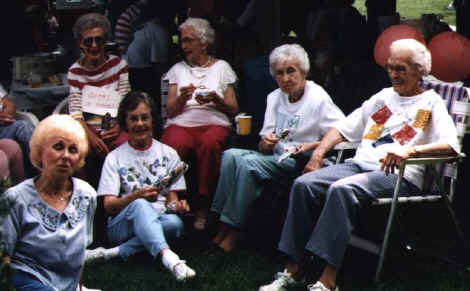 sisters1picnic95.jpg (39140 bytes)