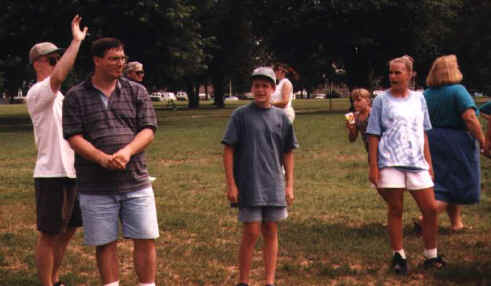people1picnic96.jpg (35302 bytes)