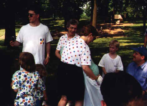 kids3picnic97.jpg (33281 bytes)