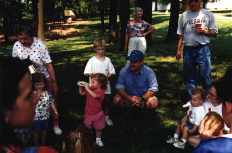 kids5picnic97.jpg (49973 bytes)
