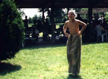 sack1picnic98.jpg (48841 bytes)