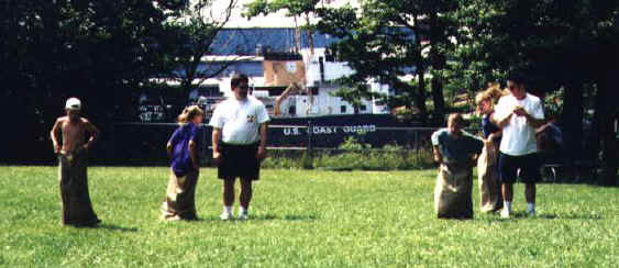 sack2picnic98.jpg (33824 bytes)